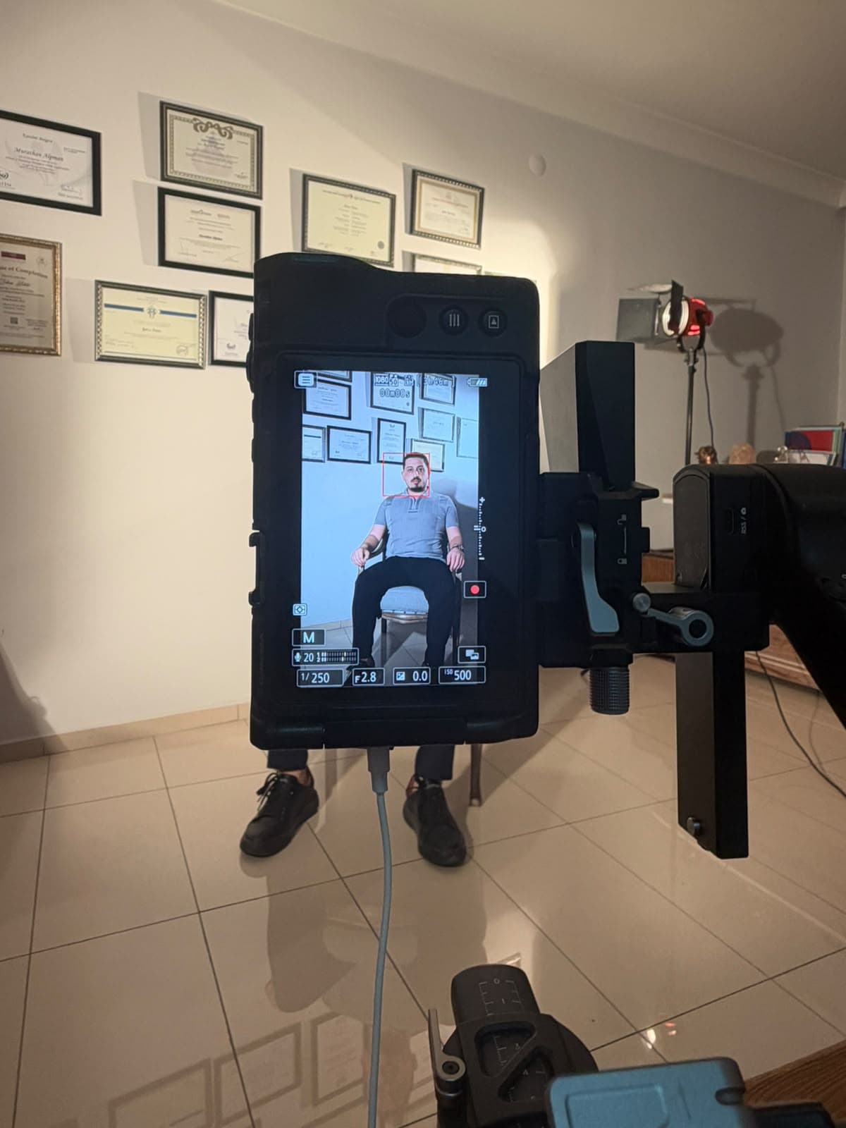 Psk. Murathan Alpman, ofisinde video çekimi sırasında